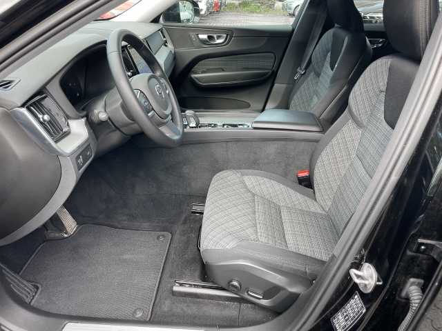 Volvo  Momentum Pro 2WD B4 Diesel EU6d AHK digitales Cockpit Soundsystem LED Sperrdiff.