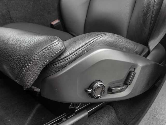 Volvo  Plus Dark 2WD B4 Benzin EU6d StandHZG digitales Cockpit Memory Sitze Soundsystem