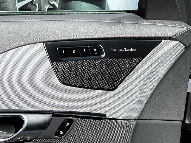 Volvo  Plus Bright Recharge Plug-In Hybrid AWD T8 Twin Engine EU6d 7-Sitzer StandHZG di