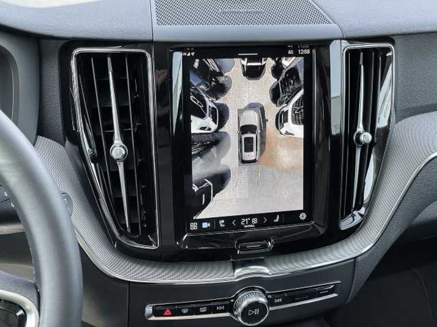 Volvo  Plus Dark Recharge Plug-In Hybrid AWD T8 Twin Engine EU6d AD StandHZG AHK digita