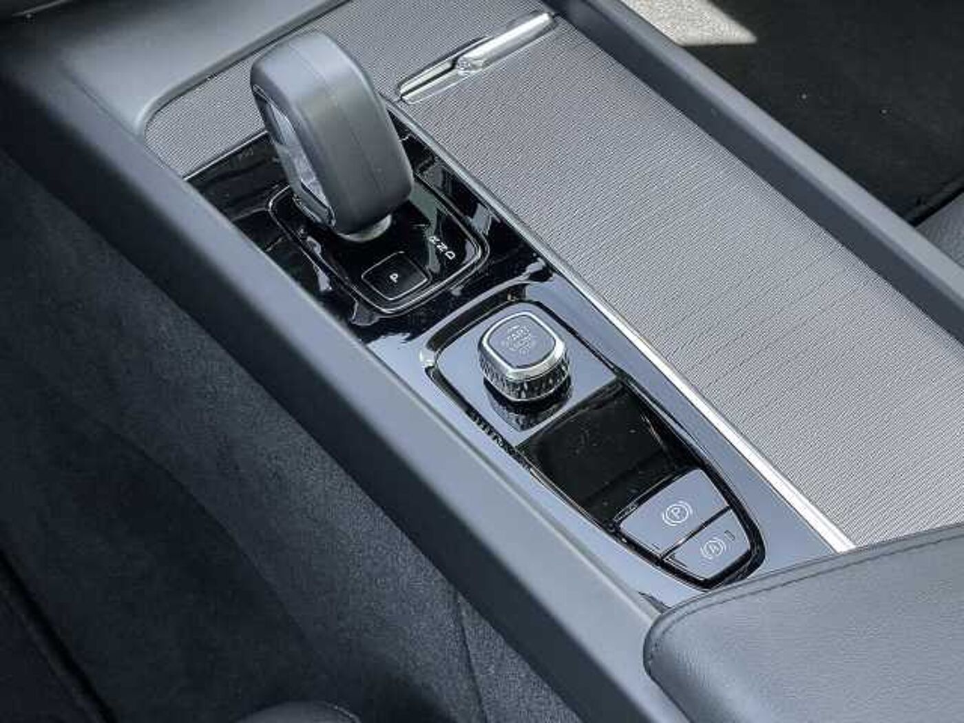 Volvo  Plus Dark Recharge Plug-In Hybrid AWD T8 Twin Engine EU6d AD StandHZG AHK digita