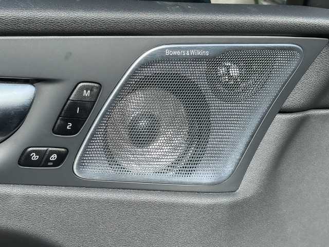 Volvo  Ultra Black Edition AWD B5 Benzin EU6e HUD Leder digitales Cockpit Memory Sitze