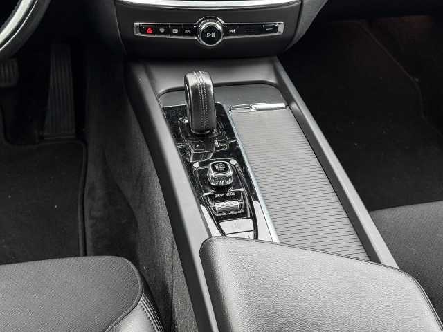 Volvo  Kombi Momentum Pro B3 Benzin EU6d Navi digitales Cockpit Soundsystem HarmanKardo