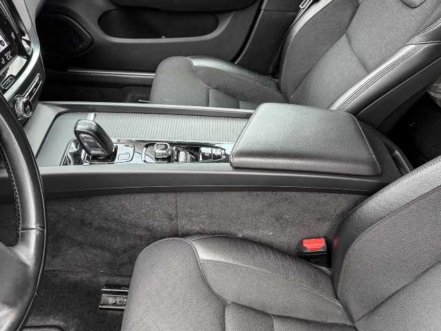 Volvo  Kombi Momentum Pro B3 Benzin EU6d Navi digitales Cockpit Soundsystem HarmanKardo