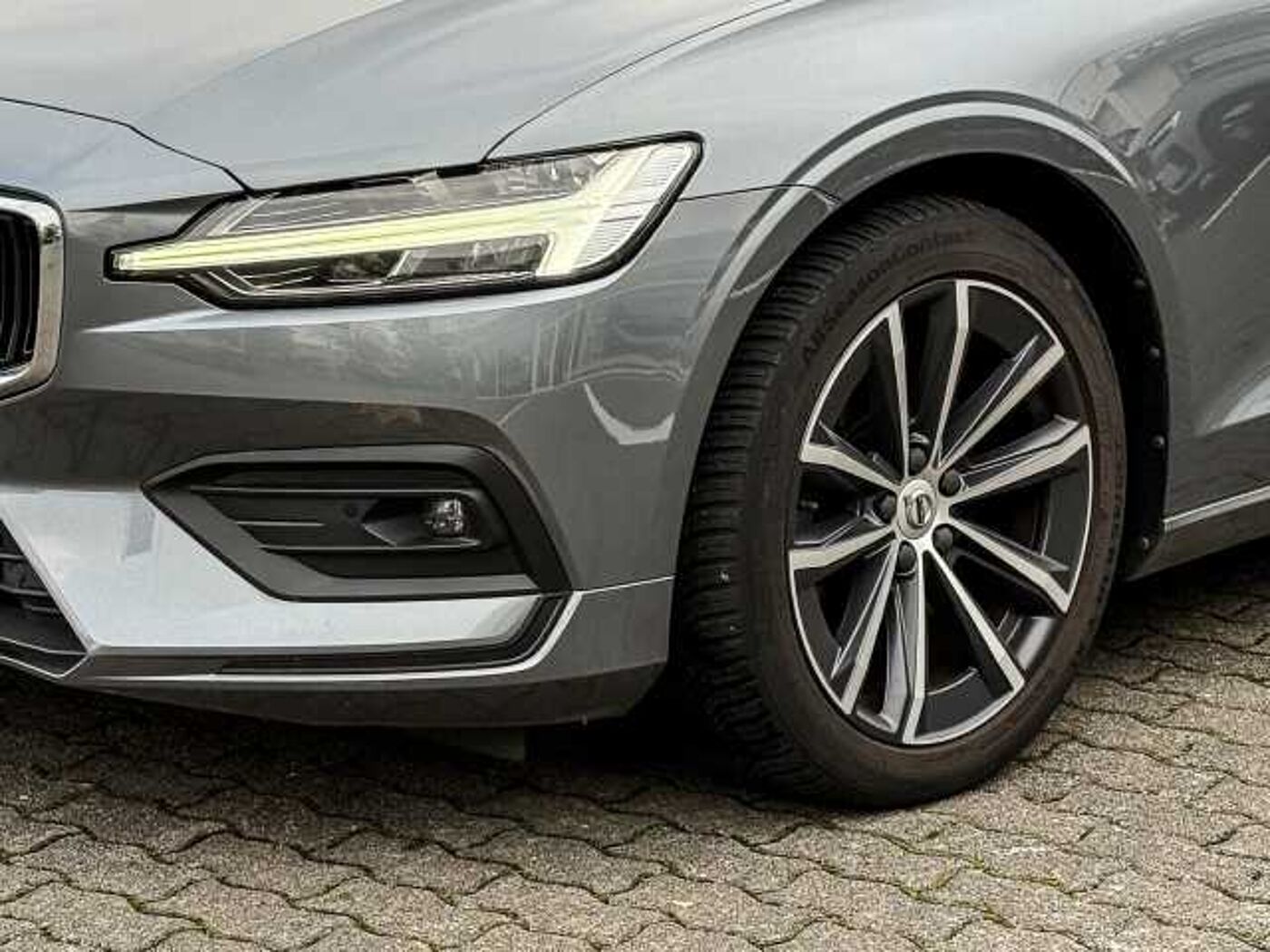 Volvo  Kombi Momentum Pro B3 Benzin EU6d Navi digitales Cockpit Soundsystem HarmanKardo