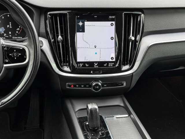 Volvo  Kombi Momentum Pro B3 Benzin EU6d Navi digitales Cockpit Soundsystem HarmanKardo