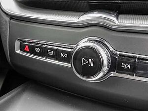 Volvo  Plus Dark 2WD B4 Benzin EU6d StandHZG digitales Cockpit Memory Sitze Soundsystem