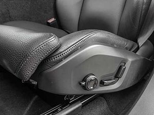 Volvo  Plus Dark 2WD B4 Benzin EU6d StandHZG digitales Cockpit Memory Sitze Soundsystem