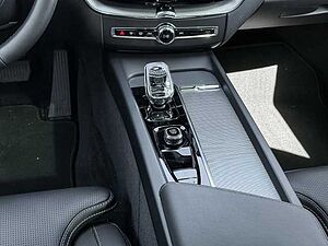 Volvo  Ultra Black Edition AWD B5 Benzin EU6e HUD Leder digitales Cockpit Memory Sitze