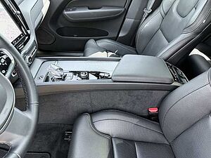Volvo  Ultra Black Edition AWD B5 Benzin EU6e HUD Leder digitales Cockpit Memory Sitze