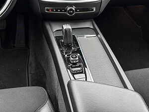 Volvo  Kombi Momentum Pro B3 Benzin EU6d Navi digitales Cockpit Soundsystem HarmanKardo