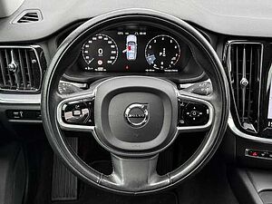 Volvo  Kombi Momentum Pro B3 Benzin EU6d Navi digitales Cockpit Soundsystem HarmanKardo