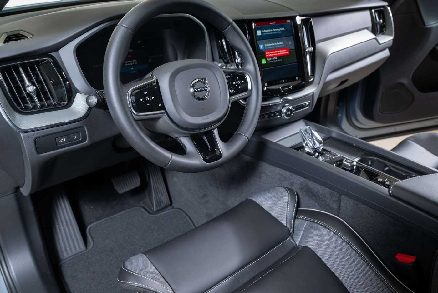 Volvo  T6 AWD Plug-in Hybrid Plus Dark Recharge  ACC