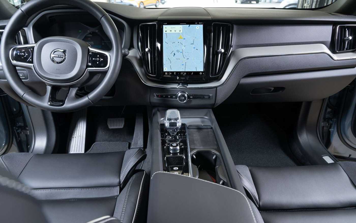 Volvo  T6 AWD Plug-in Hybrid Plus Dark Recharge  ACC