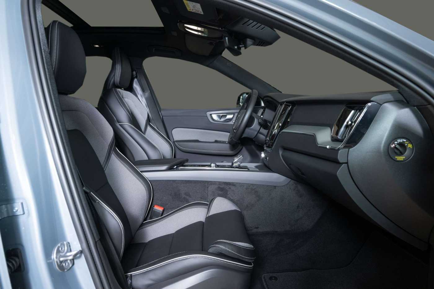 Volvo  T6 AWD Plug-in Hybrid Plus Dark Recharge  ACC