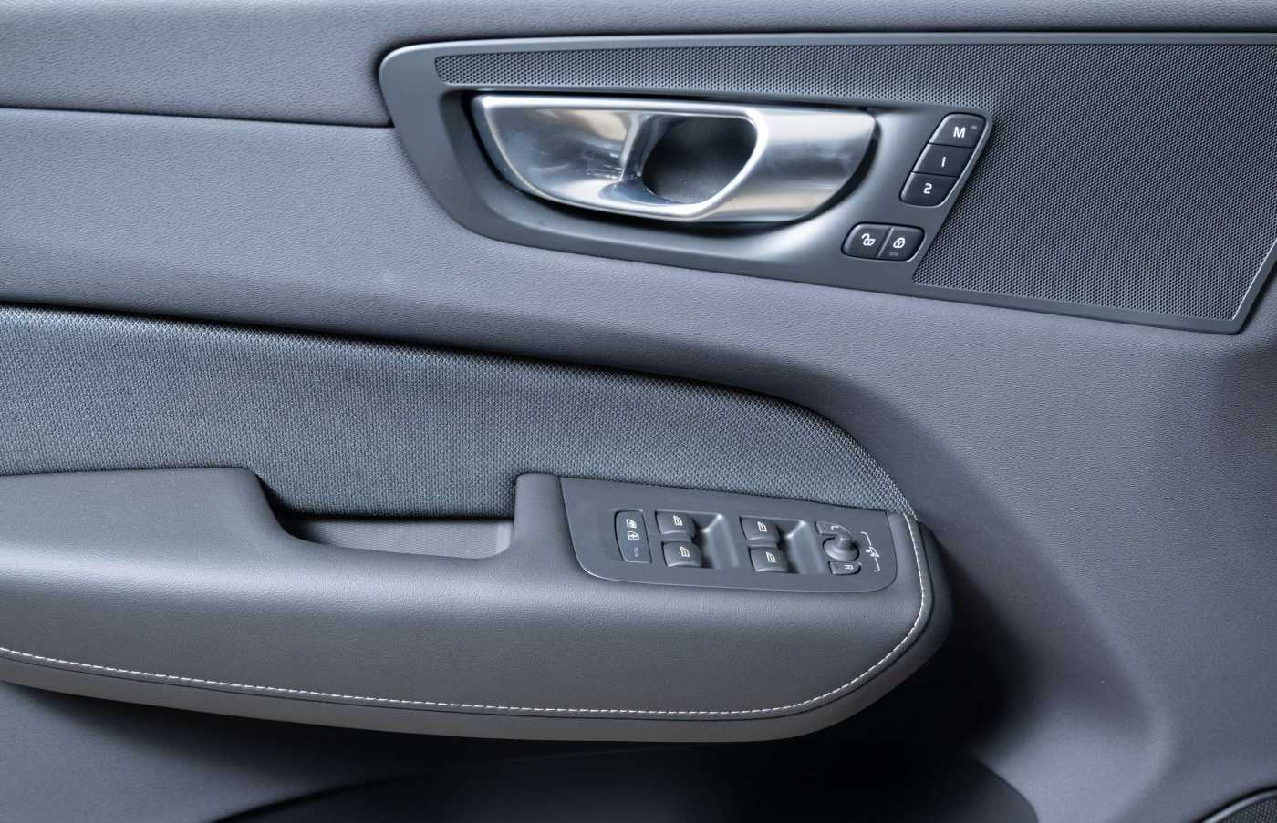 Volvo  T6 AWD Plug-in Hybrid Plus Dark Recharge  ACC
