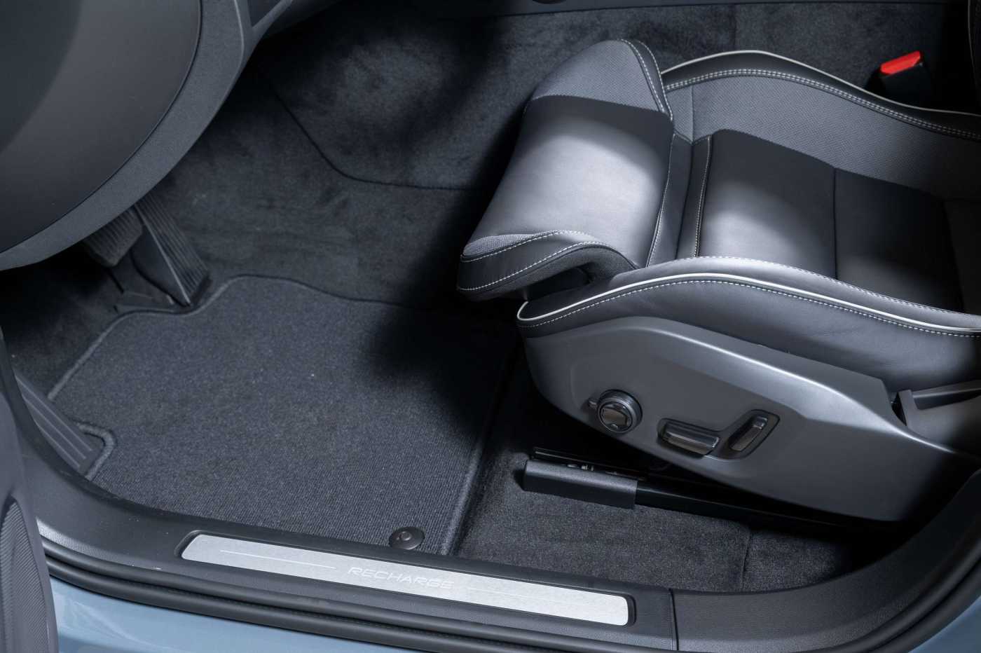 Volvo  T6 AWD Plug-in Hybrid Plus Dark Recharge  ACC
