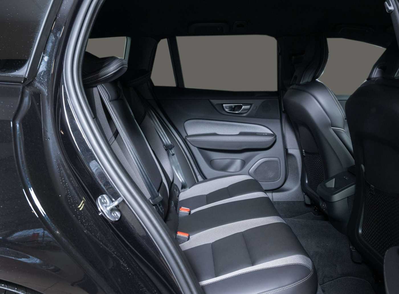 Volvo  B4 Diesel Plus Dark Teilleder ACC Navi Met.