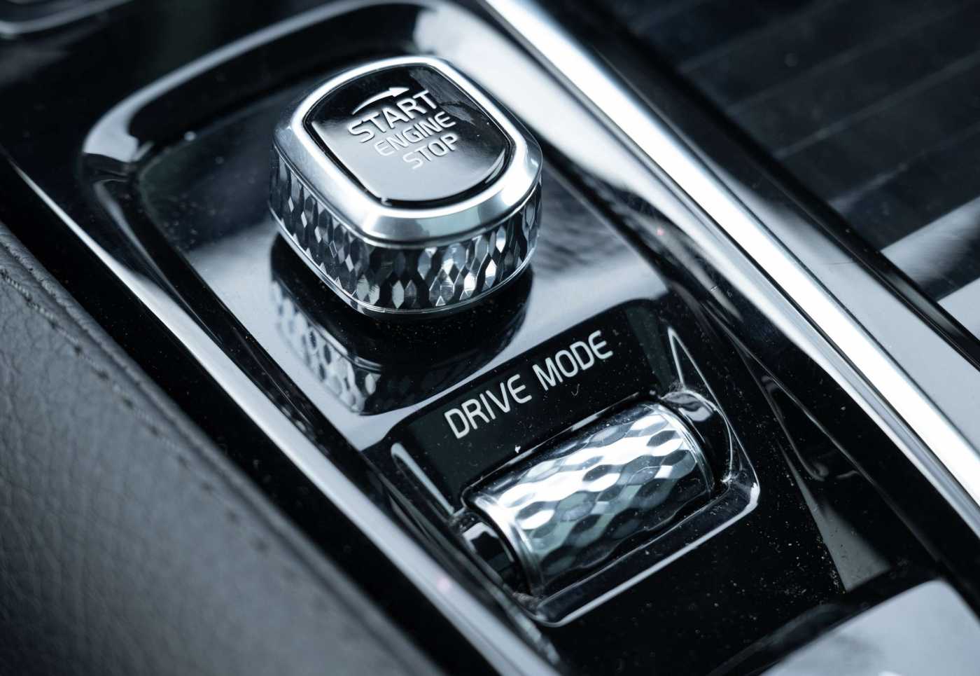 Volvo  T6 R Design Expression Recharge Plug-In Hybrid AWD