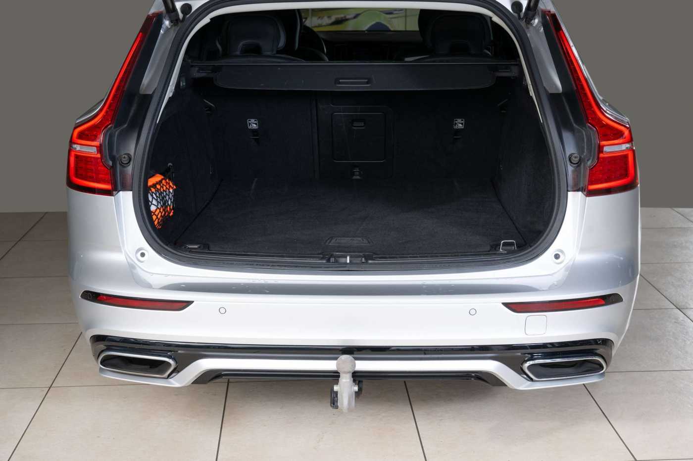 Volvo  T6 R Design Expression Recharge Plug-In Hybrid AWD