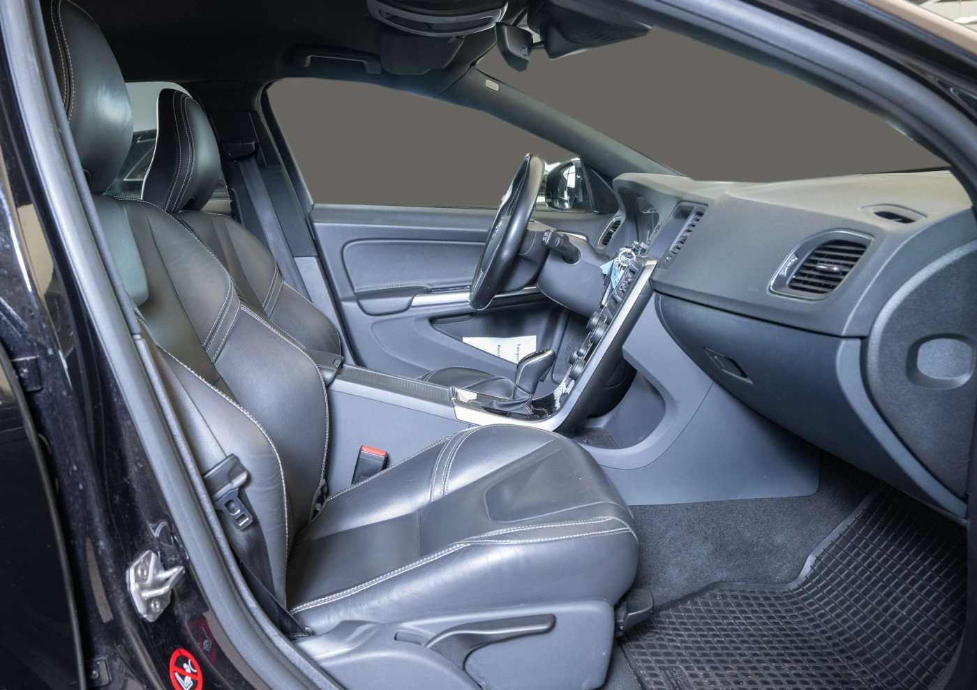 Volvo  D3 Linje Svart Navi Leder AHK Klimaautomatik
