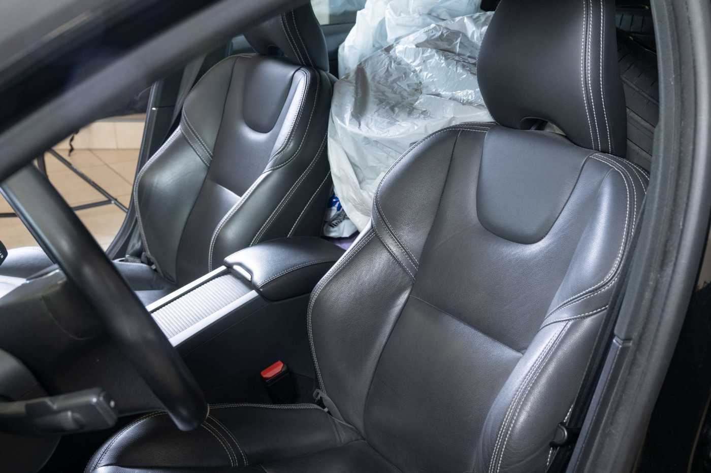 Volvo  D3 Linje Svart Navi Leder AHK Klimaautomatik