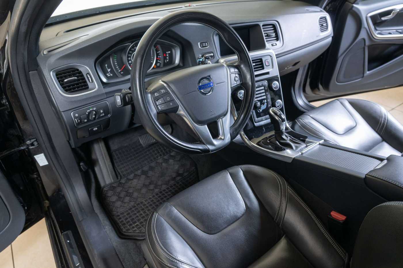 Volvo  D3 Linje Svart Navi Leder AHK Klimaautomatik