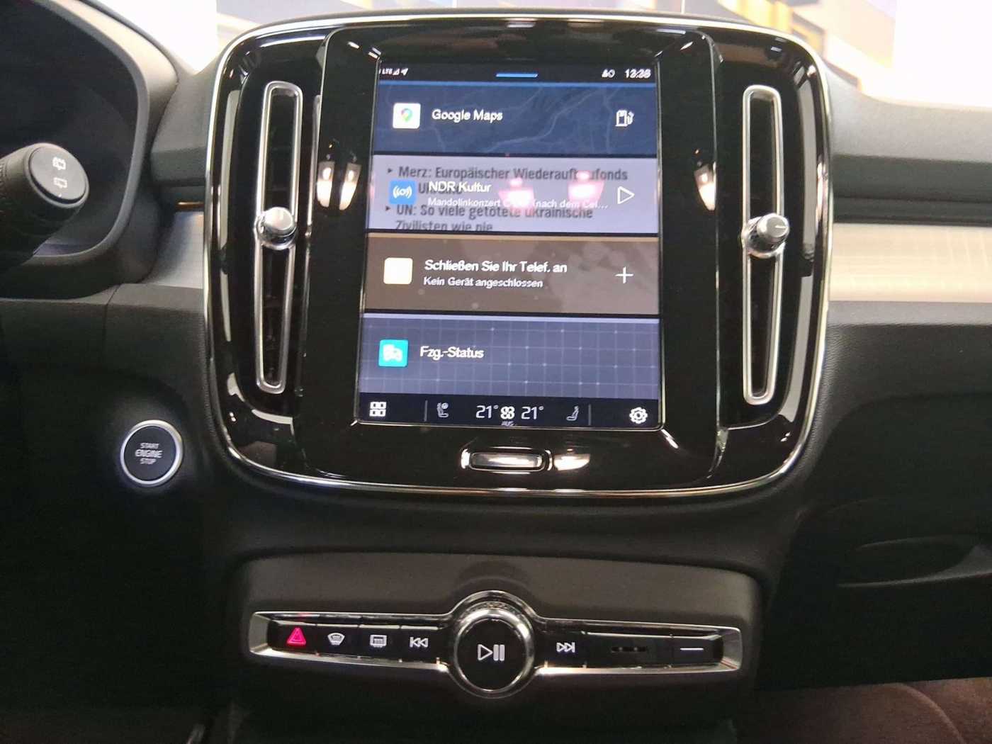 Volvo  B4 2WD Core Navi ACC Met. 2-Zonen-Klimaautomatik