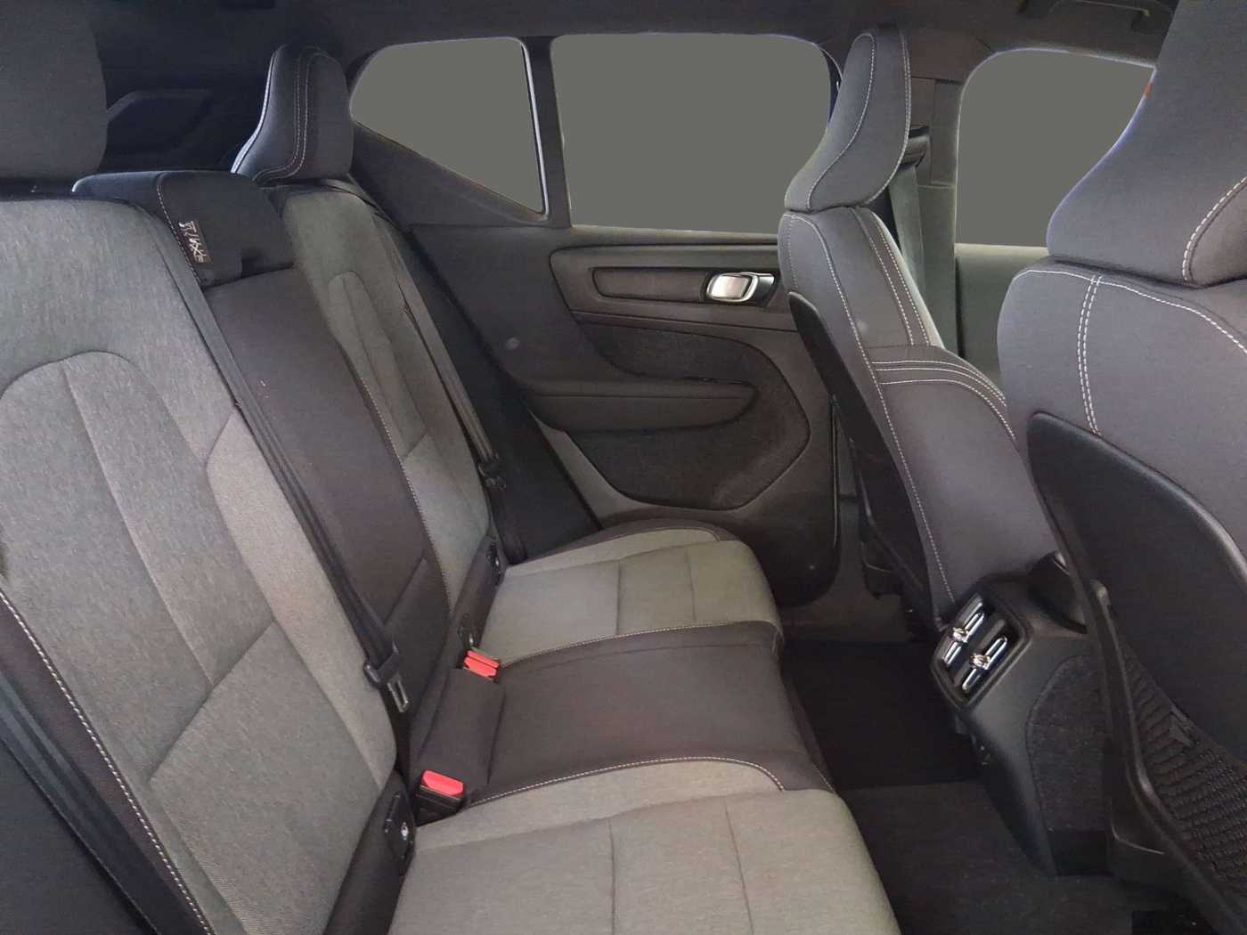 Volvo  B4 2WD Core Navi ACC Met. 2-Zonen-Klimaautomatik