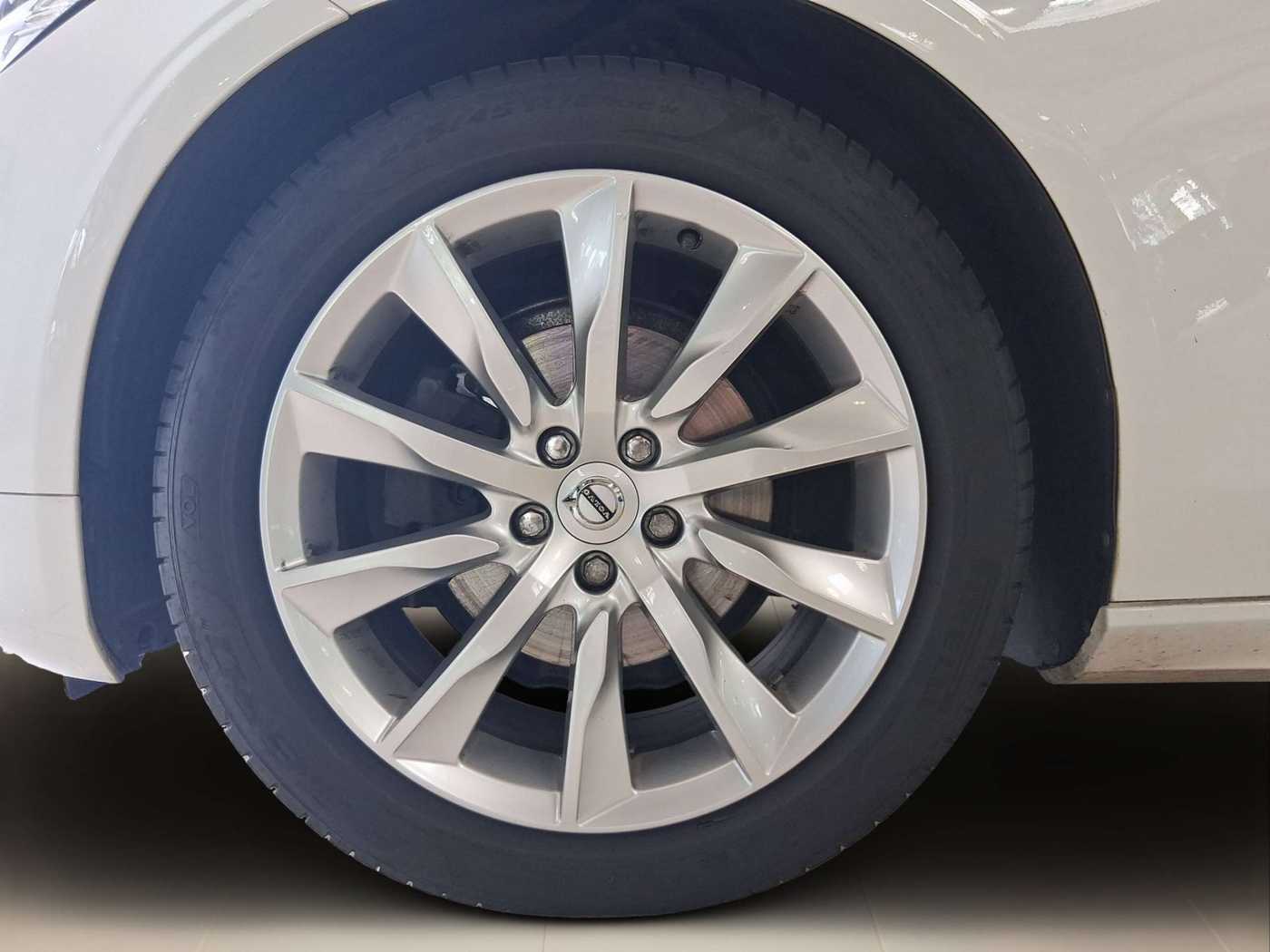 Volvo  D3 Momentum AWD Navi ACC 2-Zonen-Klimaautomatik