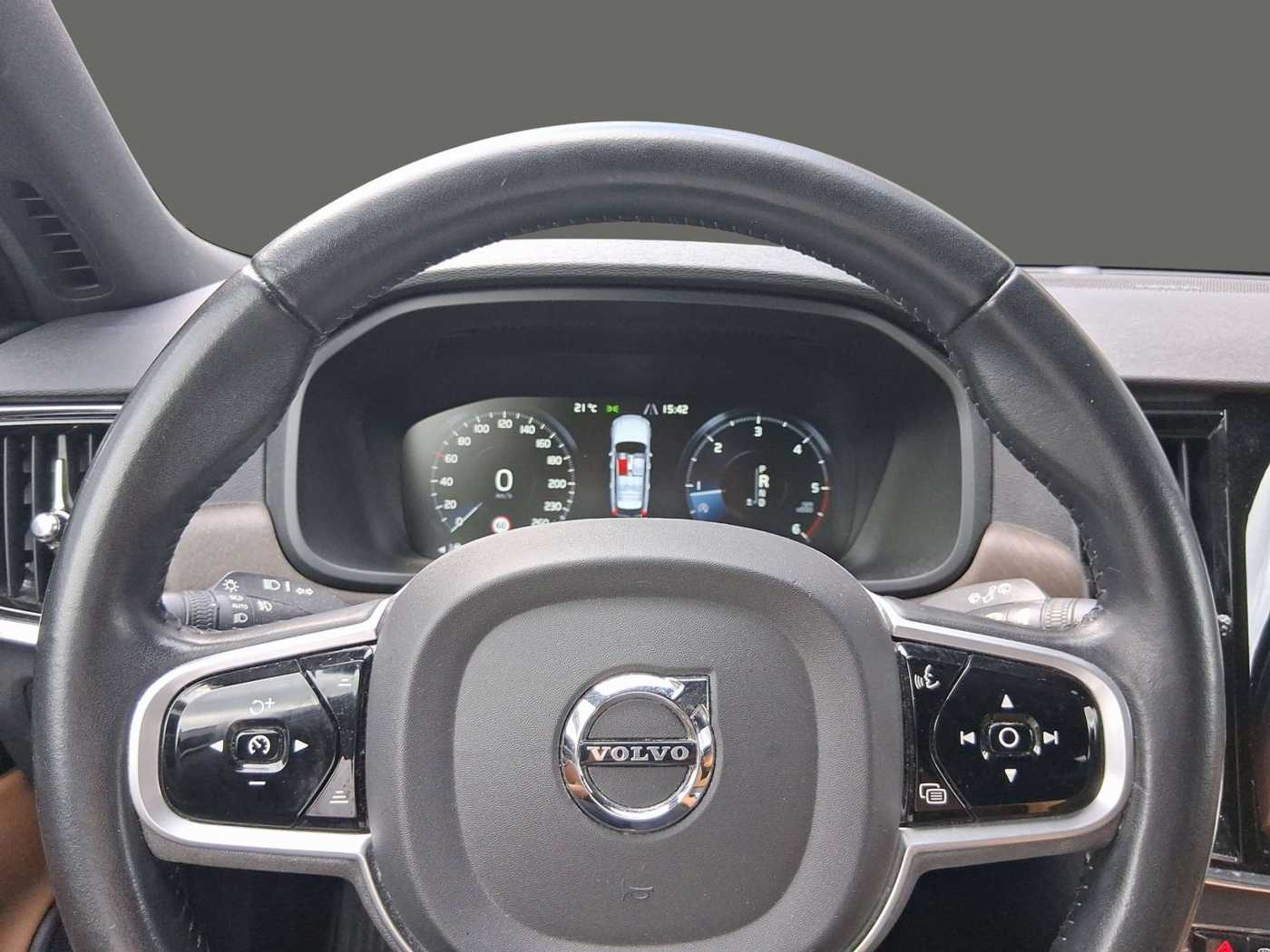 Volvo  D4 AWD Pro Navi Leder AHK ACC 2-Zonen-Klimaautoma.