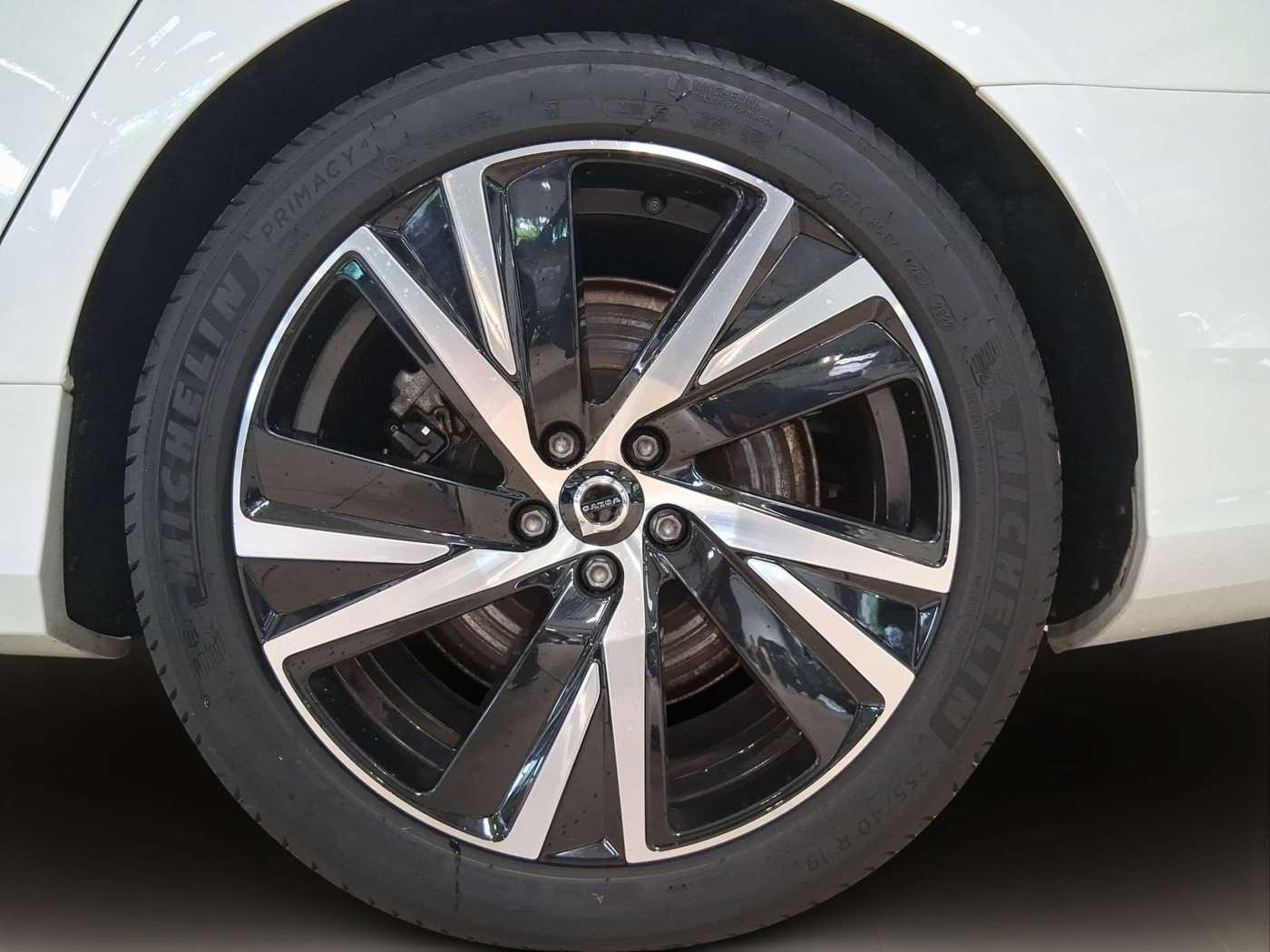 Volvo  T6 Plus Dark Recharge Plug-In Hybrid AWD