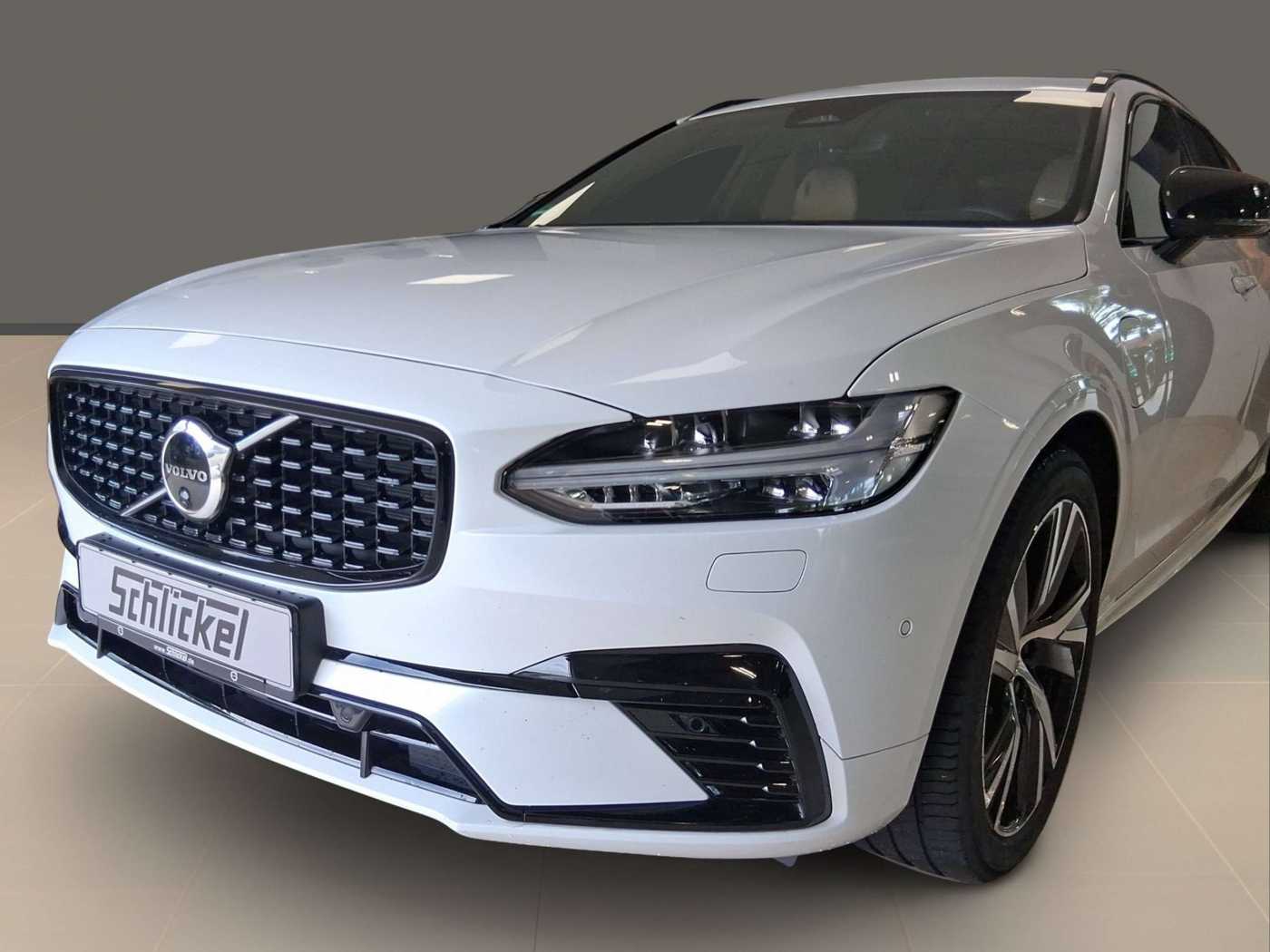 Volvo  T6 Plus Dark Recharge Plug-In Hybrid AWD