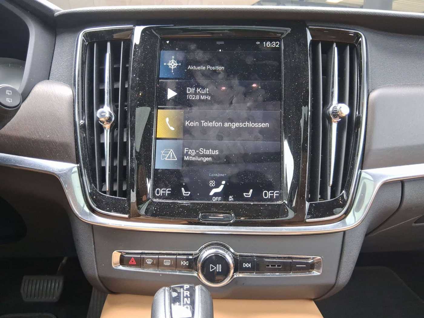 Volvo  D4 Pro AWD Navi Leder Met. 2-Zonen-Klimaautoma.