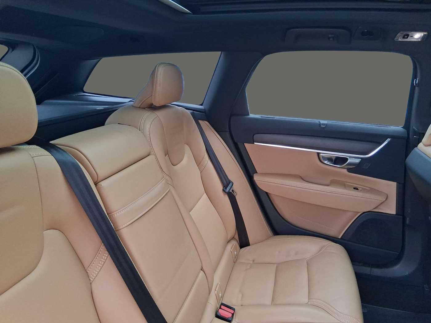 Volvo  D4 Pro AWD Navi Leder Met. 2-Zonen-Klimaautoma.