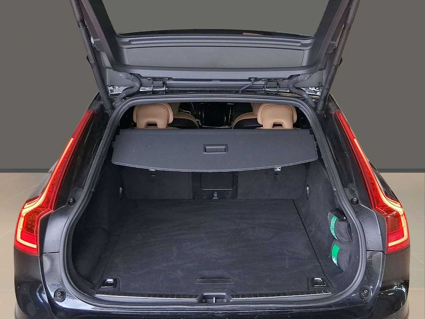 Volvo  D4 Pro AWD Navi Leder Met. 2-Zonen-Klimaautoma.