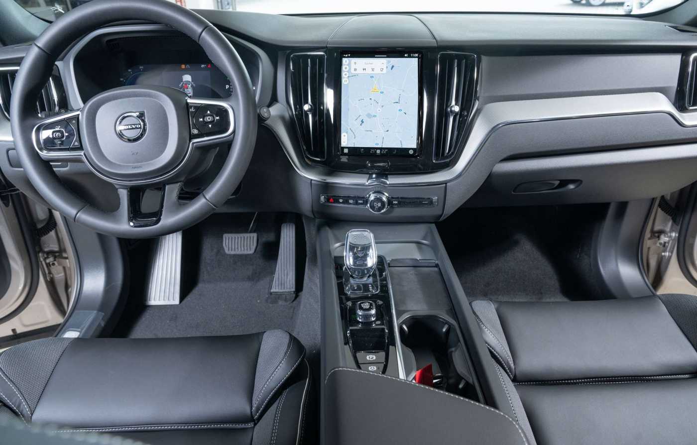 Volvo  Recharge T6 AWD Plus Dark Navi ACC Kamera Met.