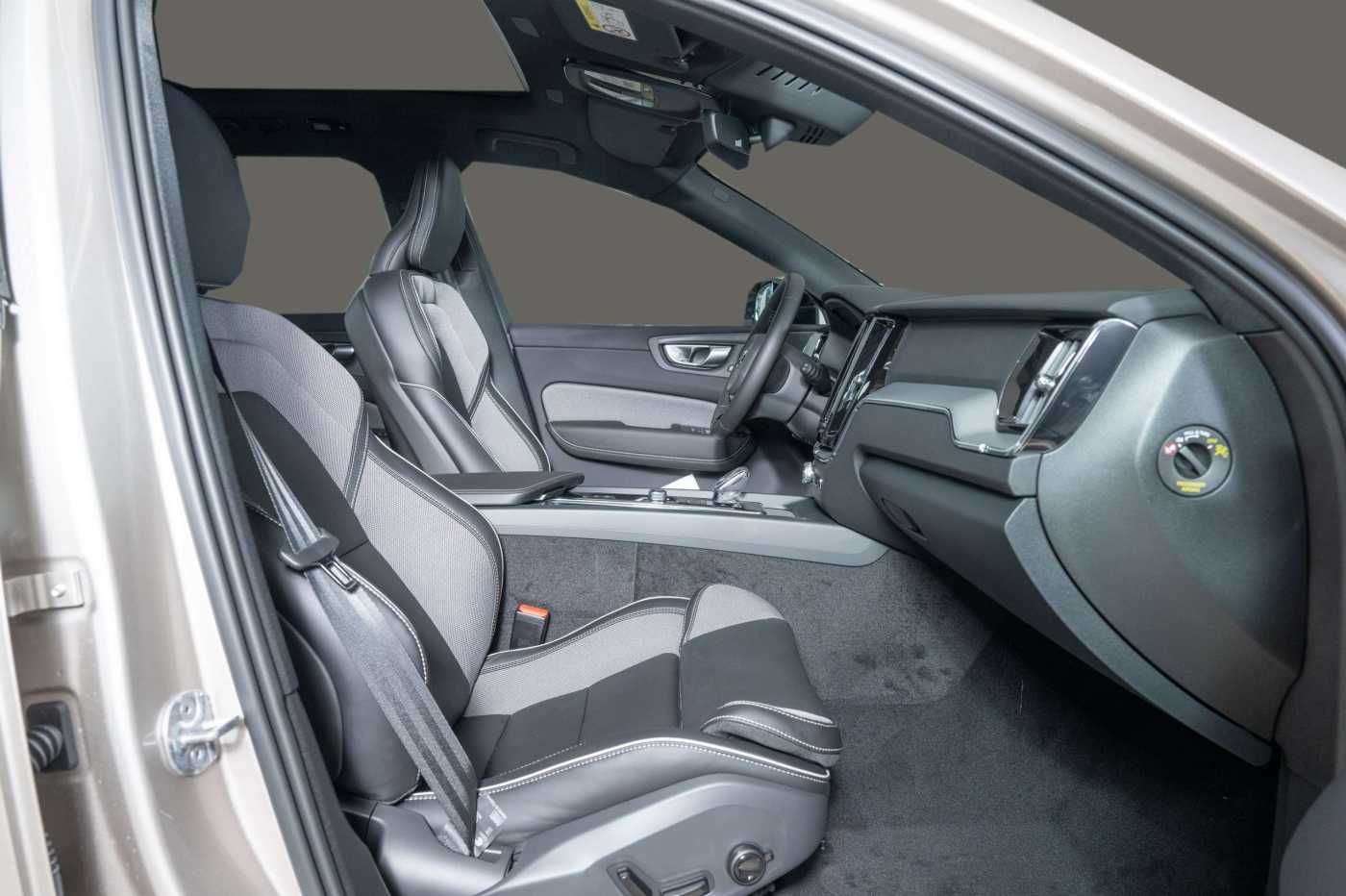 Volvo  Recharge T6 AWD Plus Dark Navi ACC Kamera Met.
