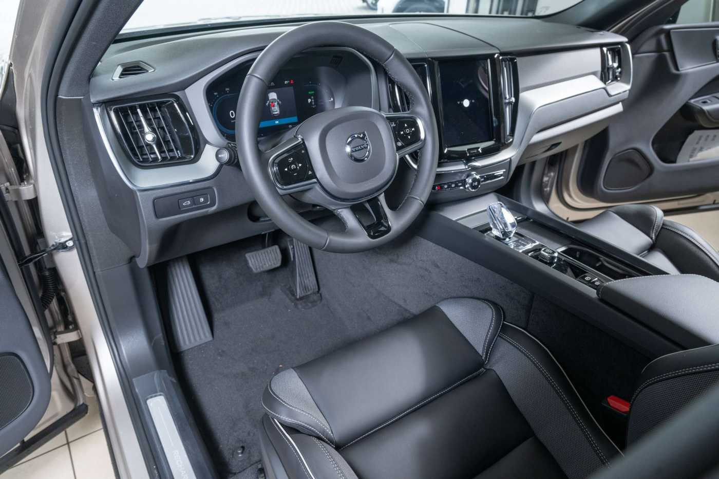Volvo  Recharge T6 AWD Plus Dark Navi ACC Kamera Met.