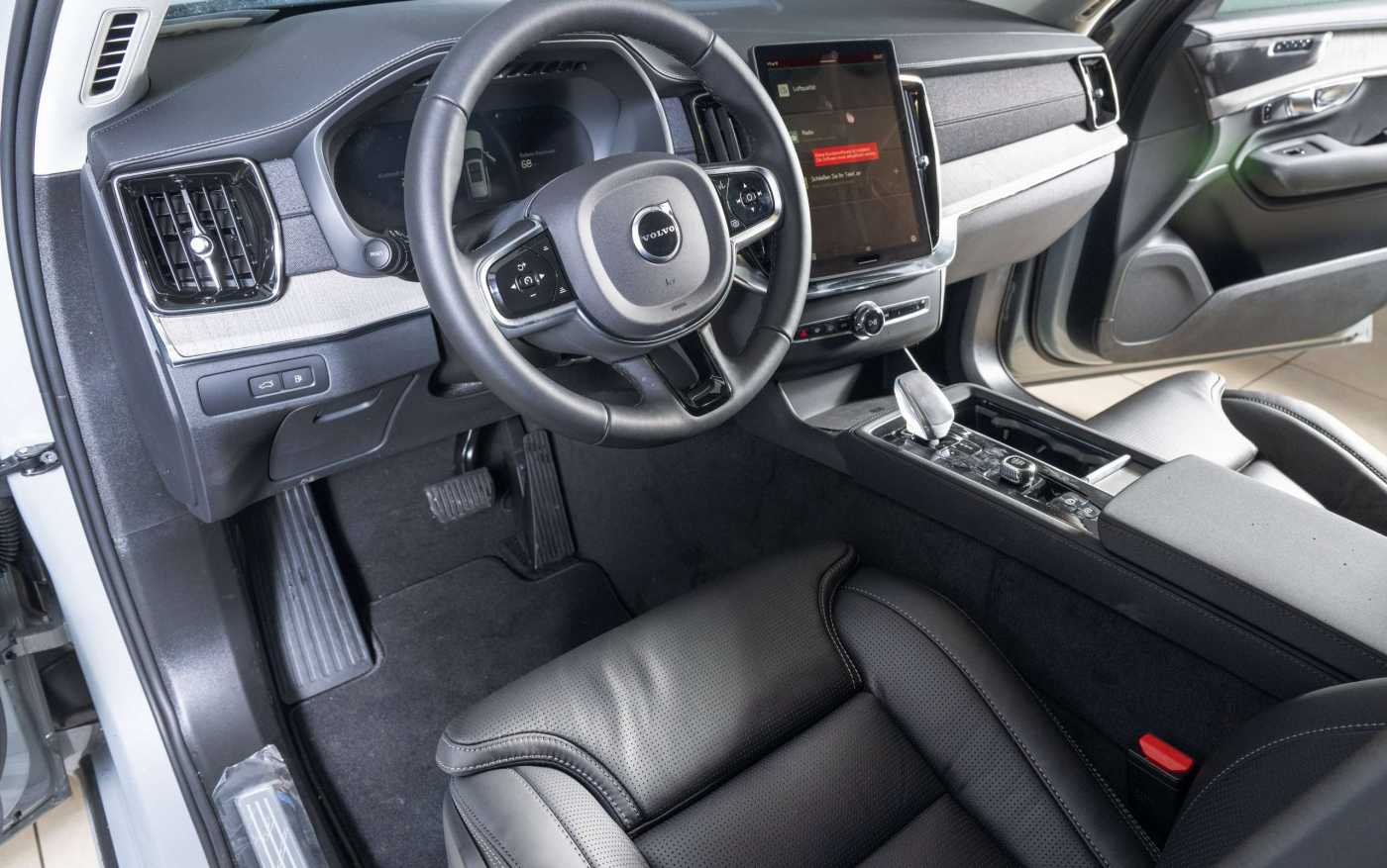 Volvo  T8 Plus Dark Recharge Plug-In Hybrid AWD