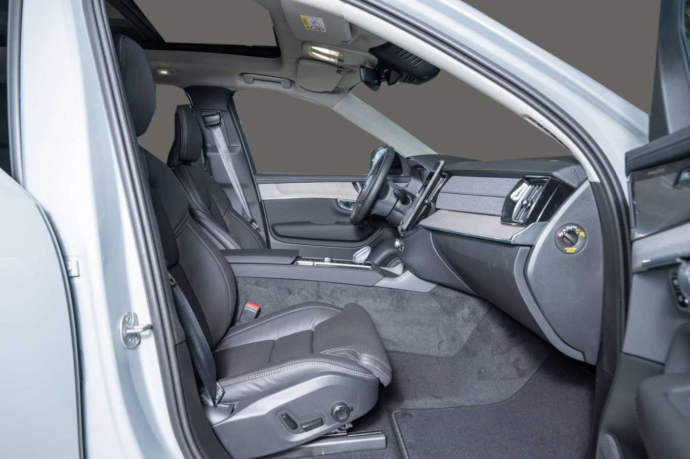 Volvo  T8 Plus Dark Recharge Plug-In Hybrid AWD