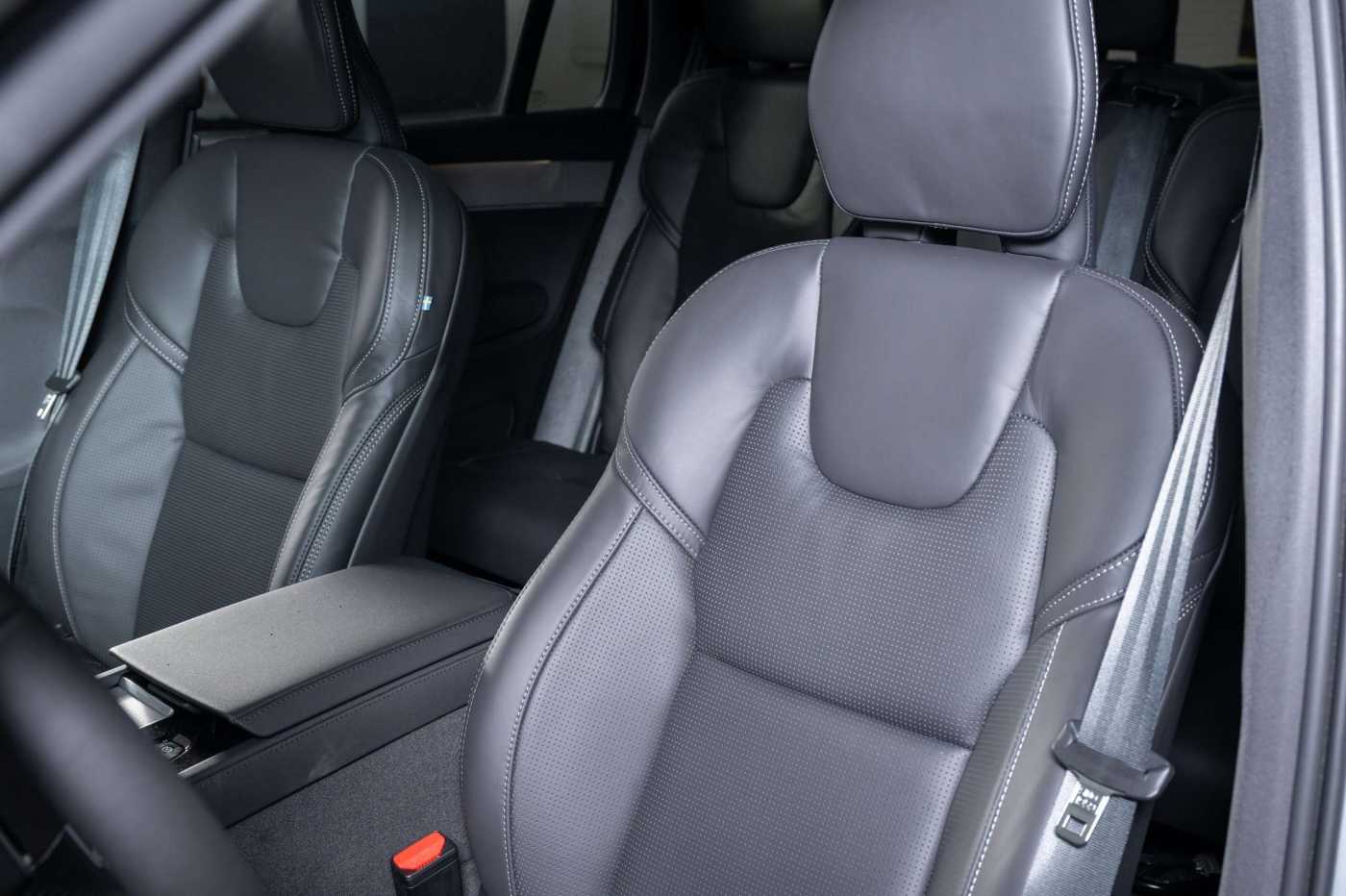 Volvo  T8 Plus Dark Recharge Plug-In Hybrid AWD