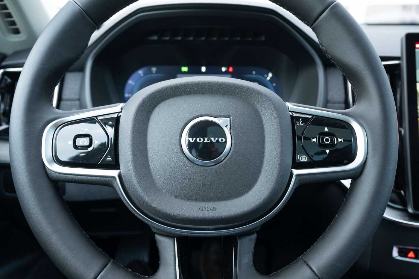 Volvo  T8 Plus Dark Recharge Plug-In Hybrid AWD