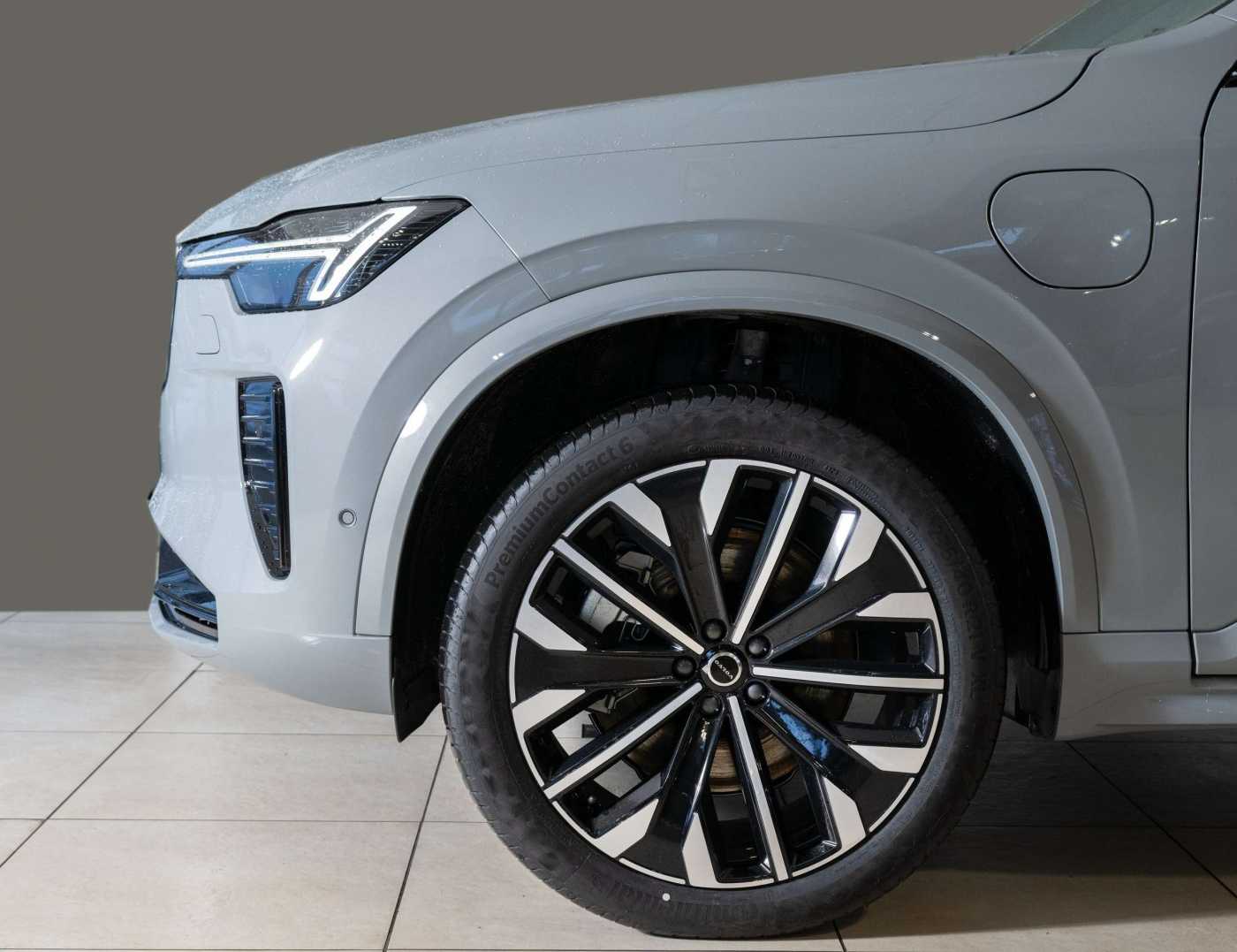 Volvo  T8 Plus Dark Recharge Plug-In Hybrid AWD
