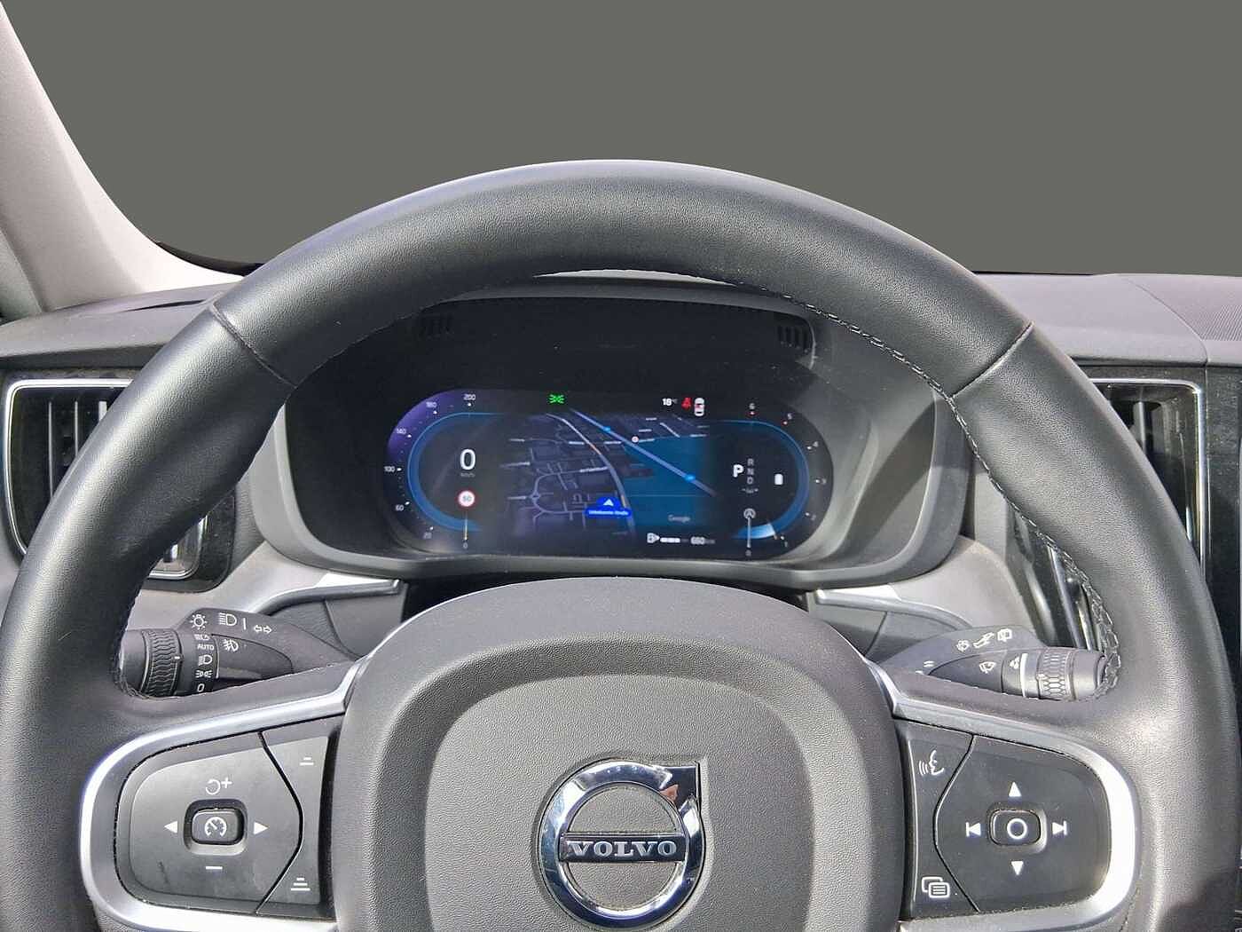 Volvo  B4 Core Navi ACC Kamera 2-Zonen-Klimaautomatik