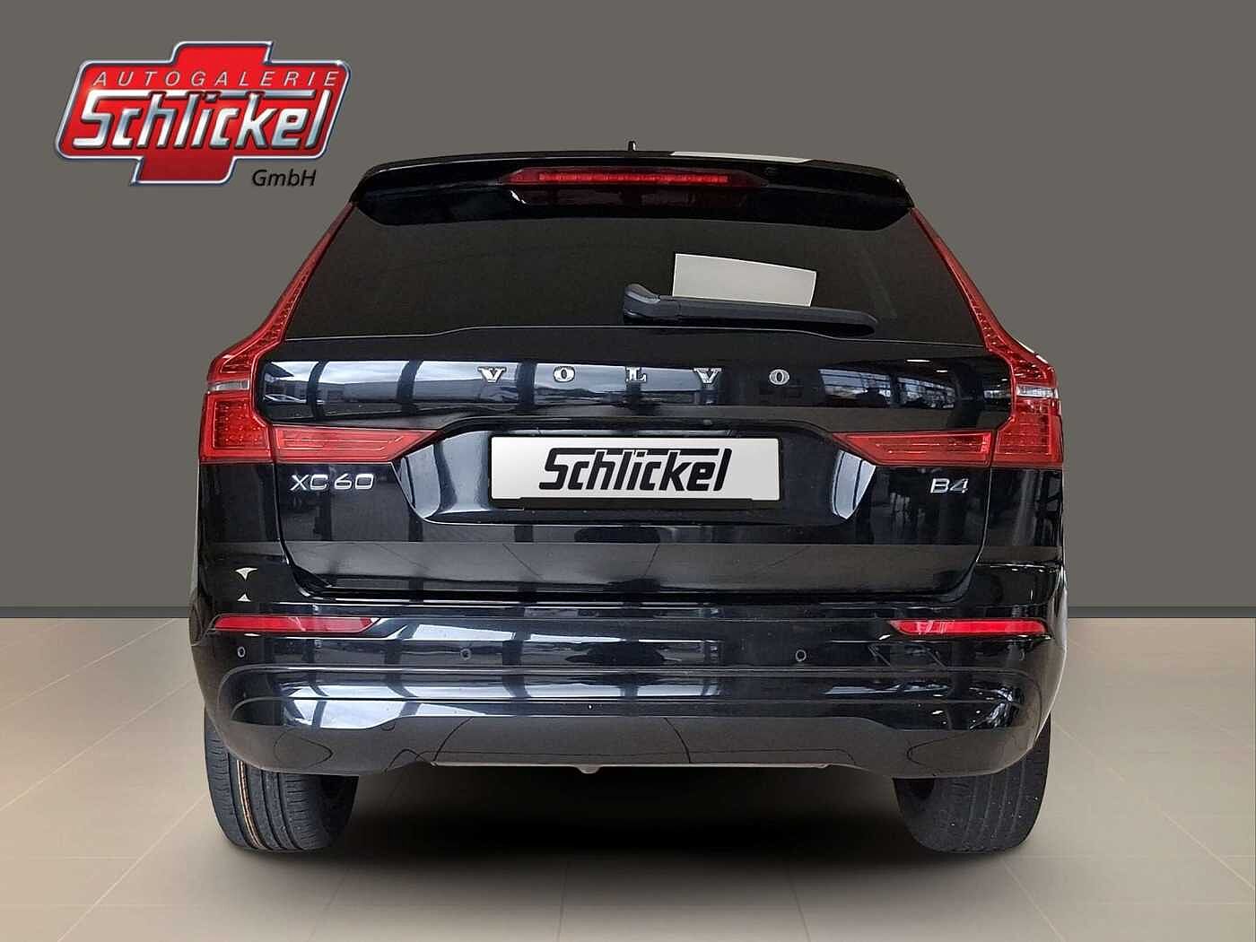 Volvo  B4 Core Navi ACC Kamera 2-Zonen-Klimaautomatik