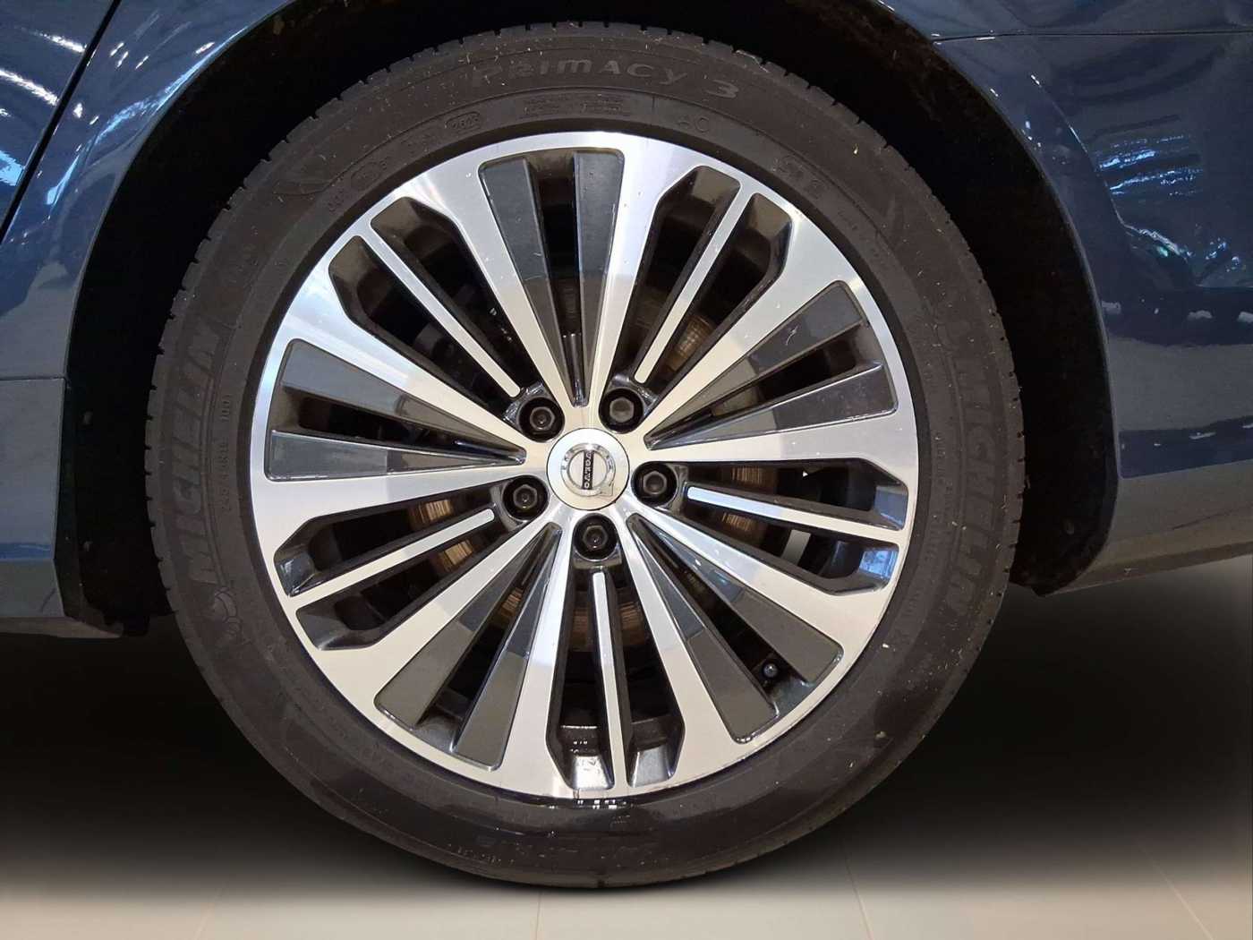 Volvo  D4 Momentum Pro Navi Leder ACC Kamera AHK Met.