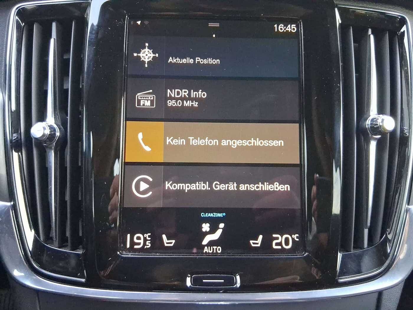 Volvo  D4 Momentum Pro Navi Leder ACC Kamera AHK Met.