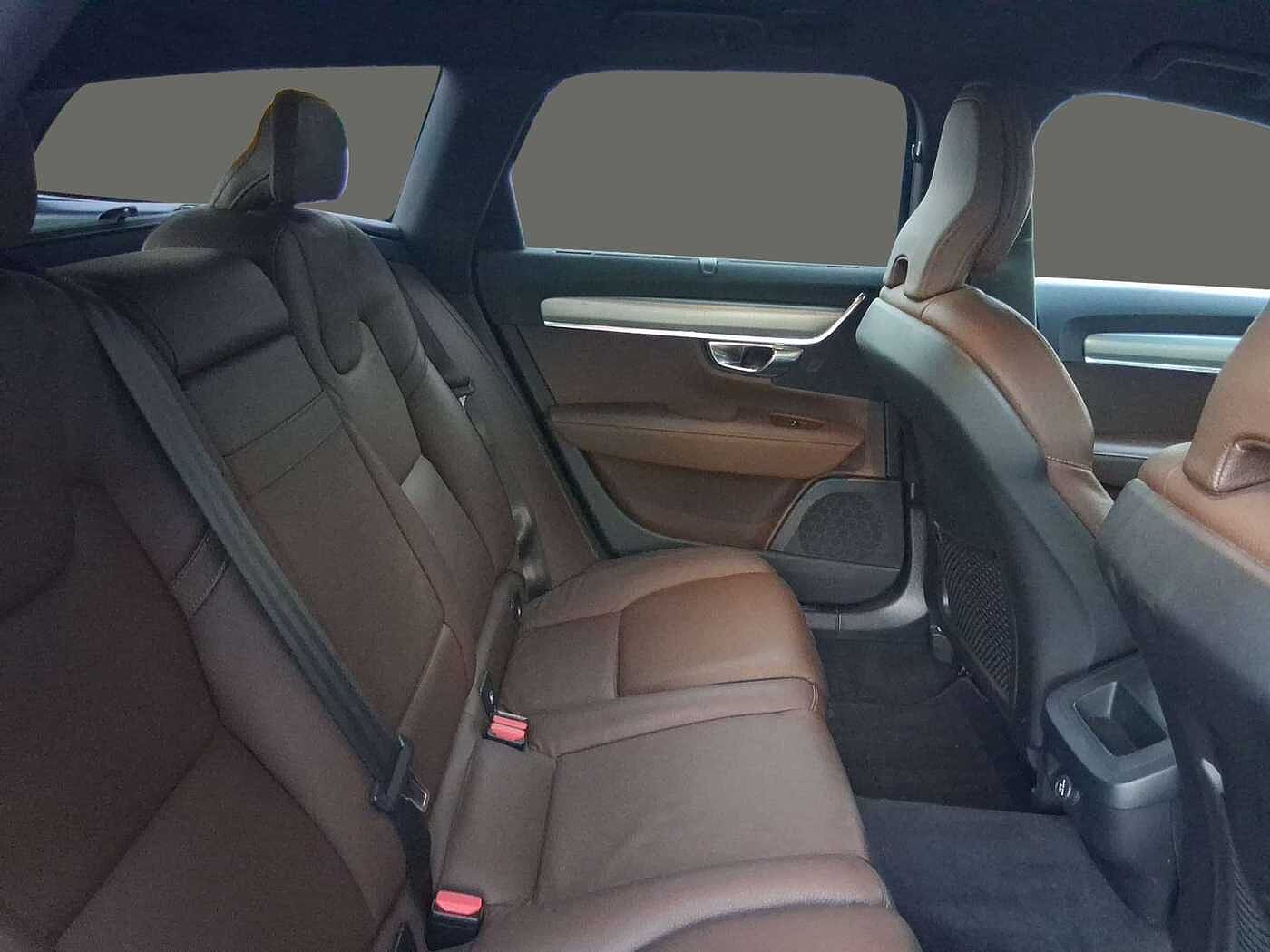 Volvo  D4 Momentum Pro Navi Leder ACC Kamera AHK Met.