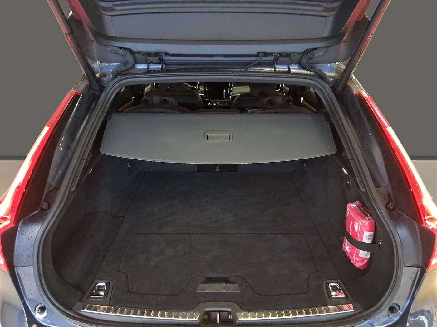 Volvo  D4 Momentum Pro Navi Leder ACC Kamera AHK Met.